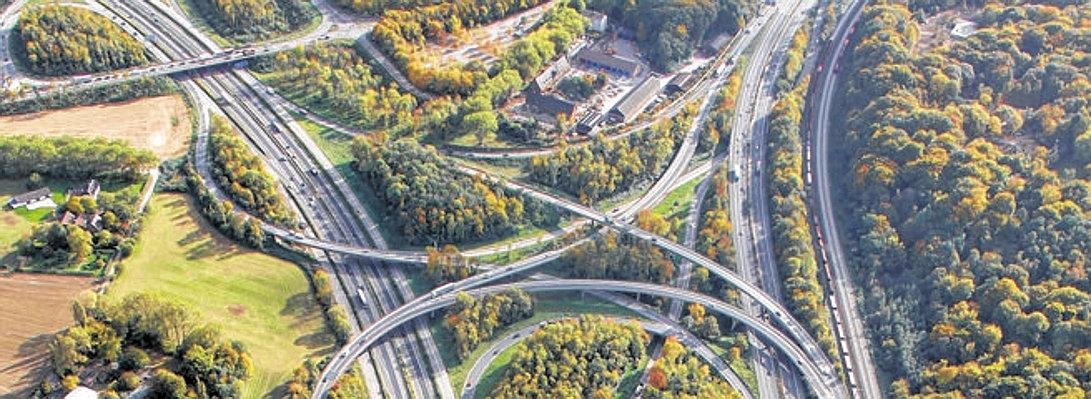 Ruhrgebiet Essen Autobahnnetz A40 Essen A52 Stau Bauarbeiten Sperrung.jpg