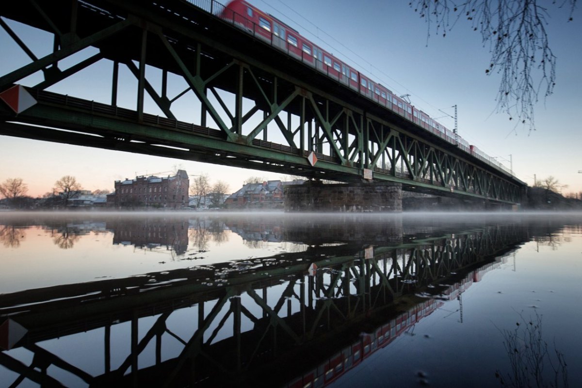 S6 Bruecke über Kettwiger Stausee.jpg