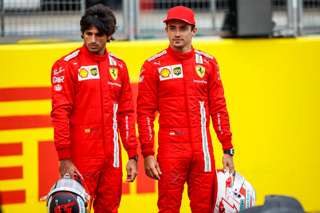 Carlos Sainz und Charles Leclerc sorgen für Punkte.