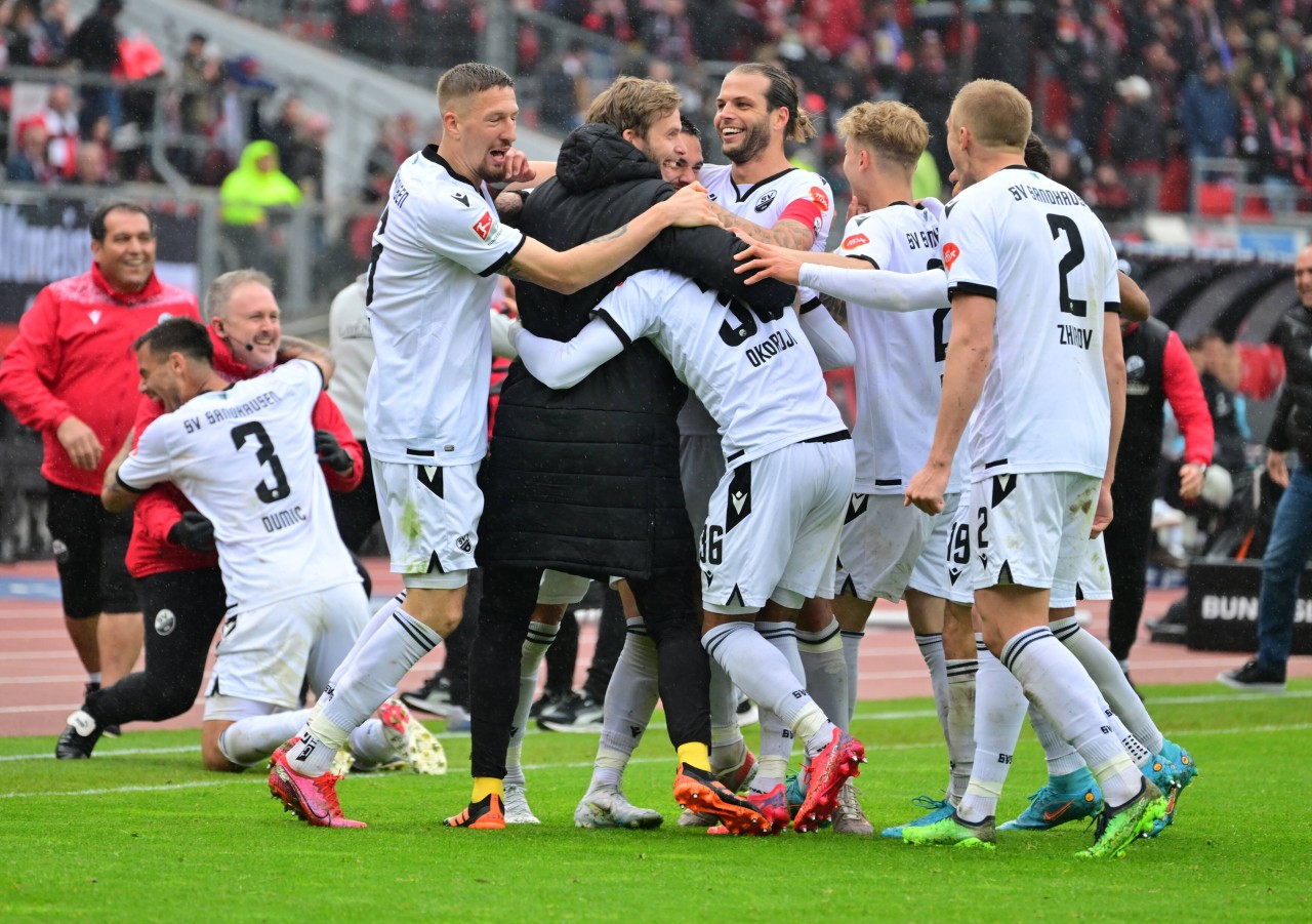 Sandhausen jubelt über den Sieg gegen Nürnberg.