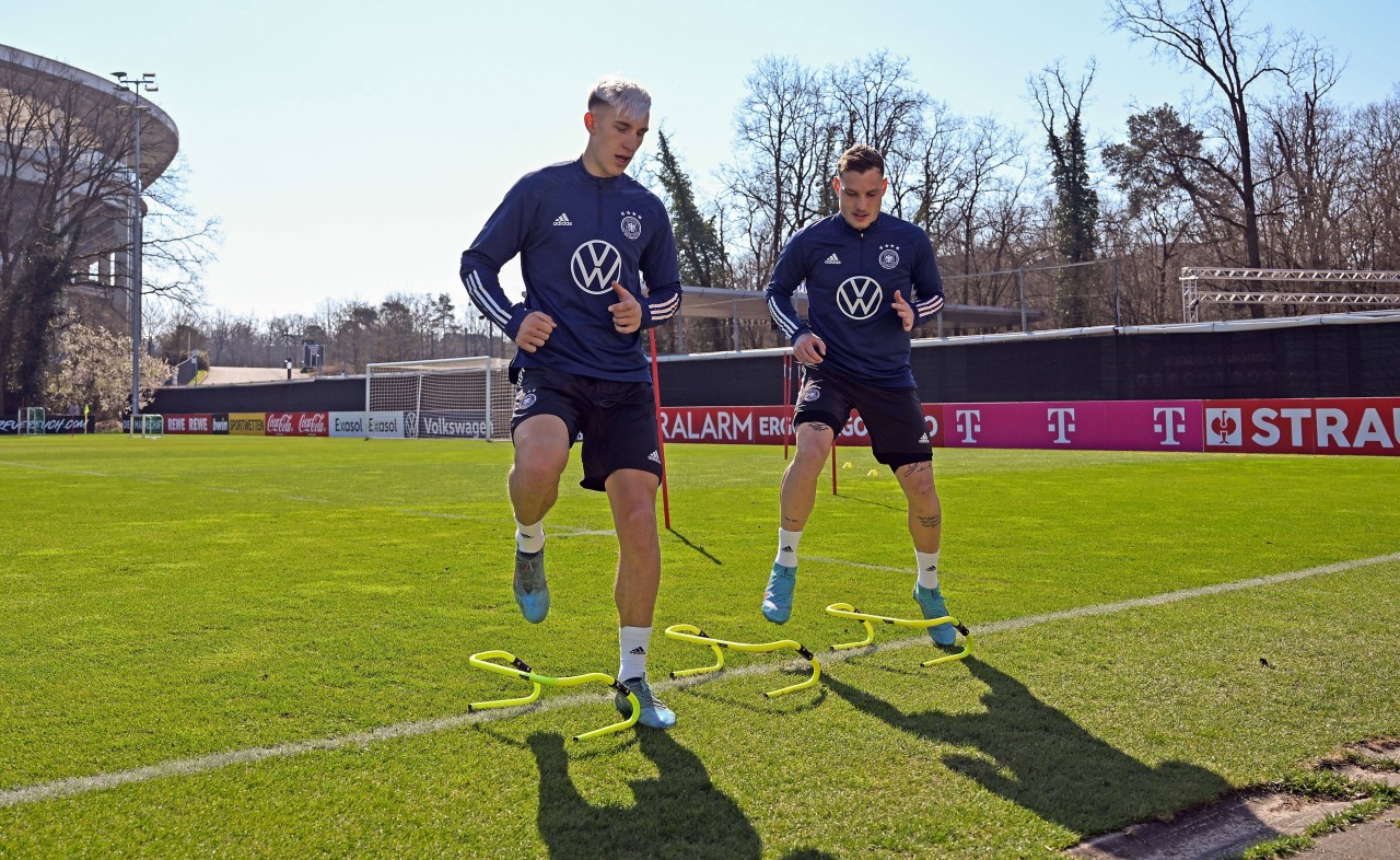 Schlotterbeck beim DFB-Training.