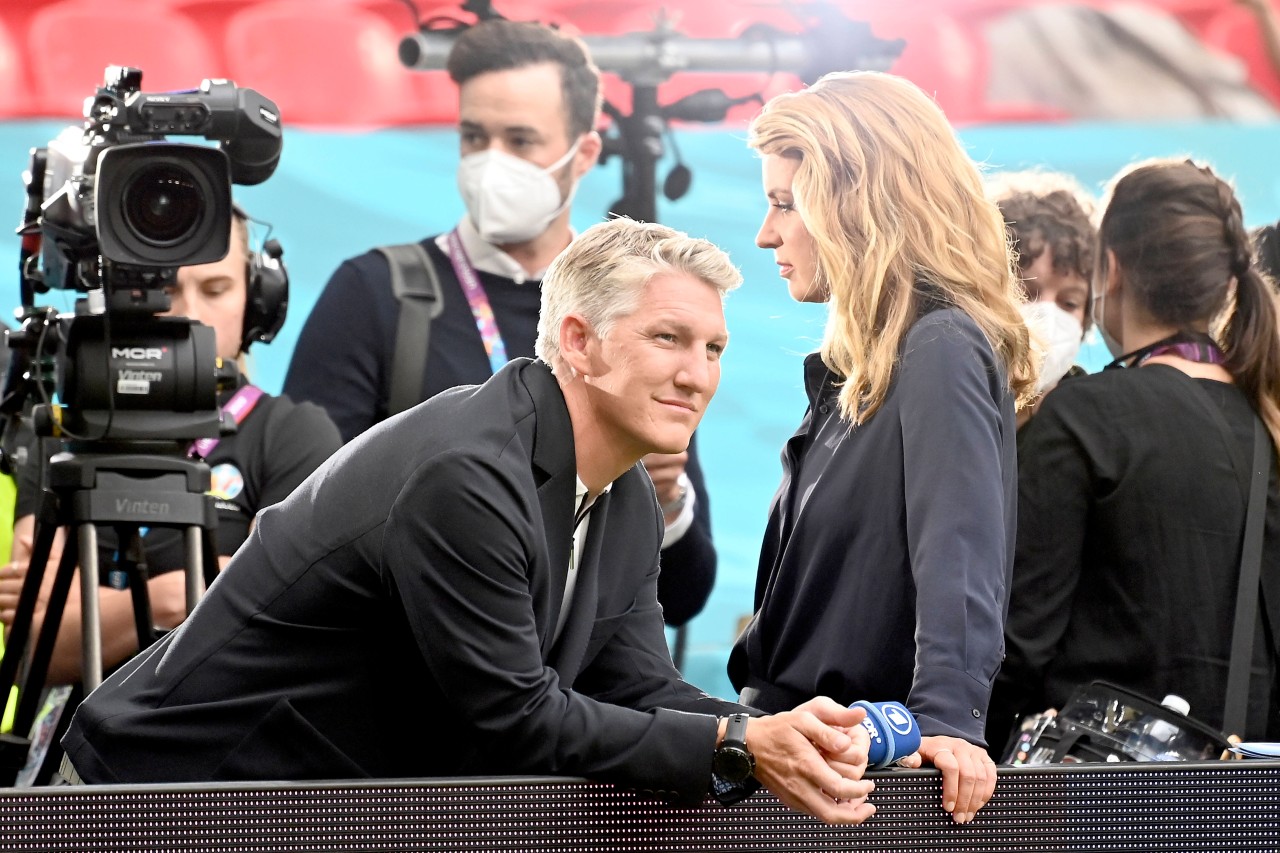 Das Sportschau-Moderations-Duo Bastian Schweinsteiger und Jessy Wellmer muss einen heftigen Rückschlag hinnehmen.