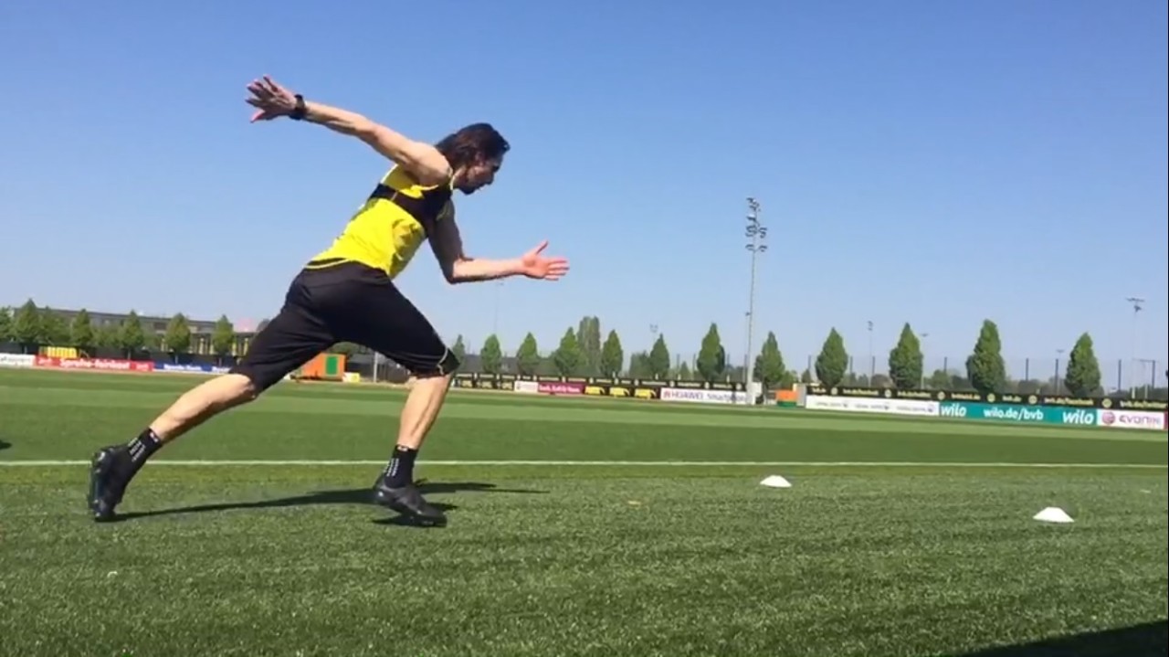 Neven Subotic am Donnerstag beim Training in Dortmunder Brackel.