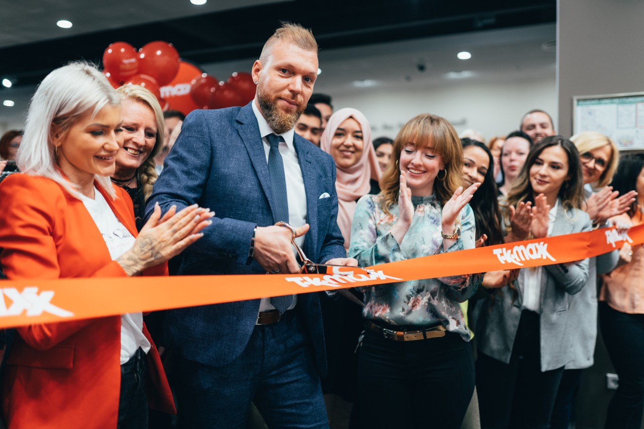 Store Chef Patrick Schröder eröffnet den ersten TK Maxx Store in Oberhausen. 