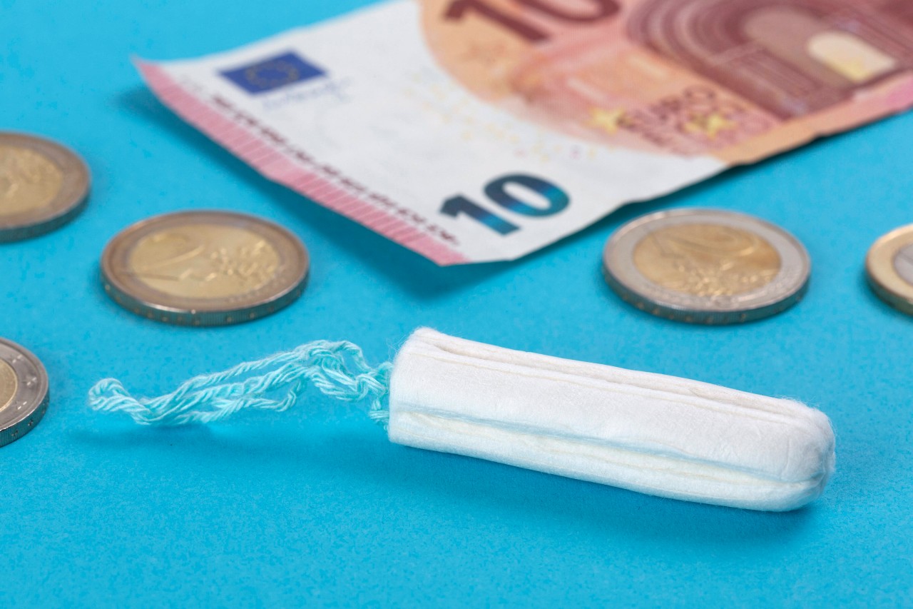 Tampons und andere Menstruationsprodukte sind für viele Schülerinnen einfach zu teuer. (Symbolbild)