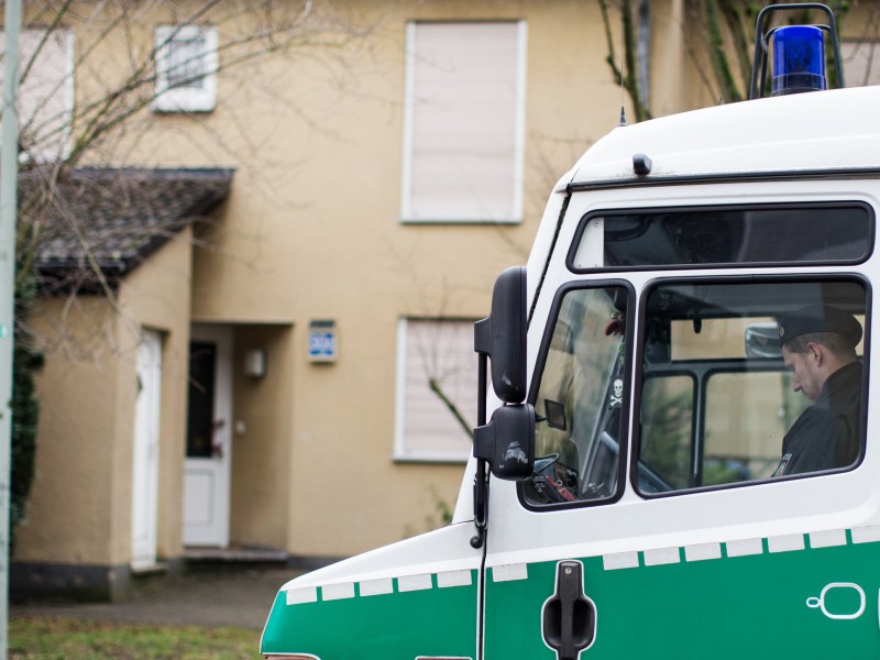 Laut der Polizei soll er weitere Taten angekündigt haben.