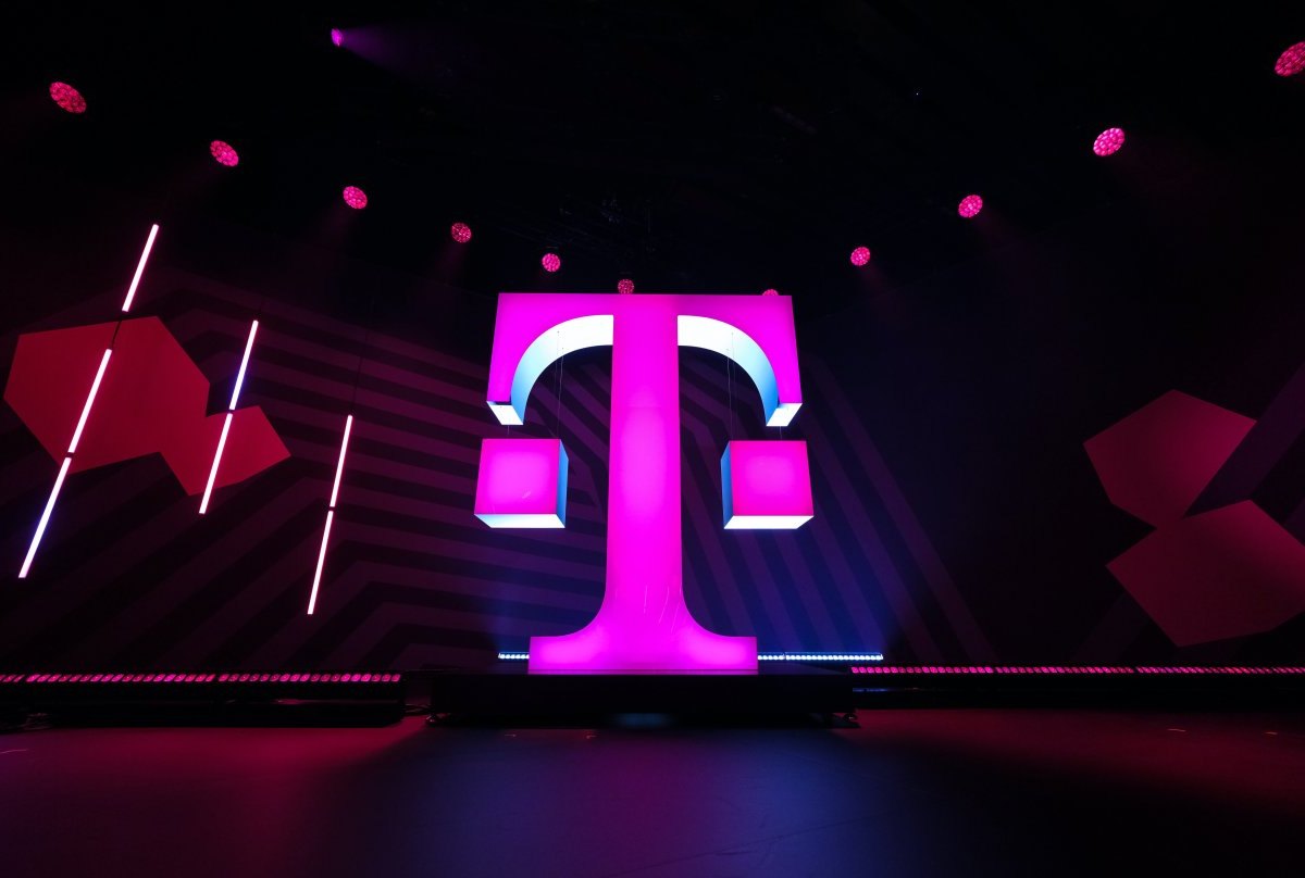 Telekom Logo 2022.jpg