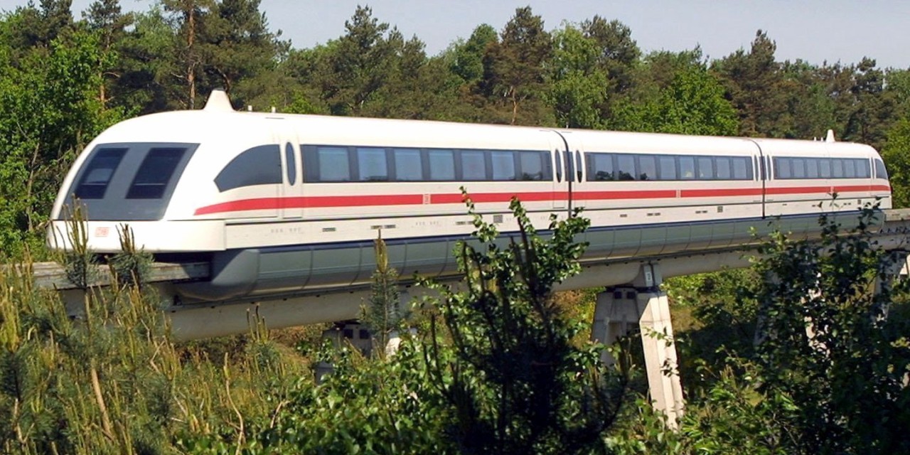 Ein Bild aus besseren Tagen: Im Emsland wurde die deutsche Magnetschwebebahn Transrapid getestet.