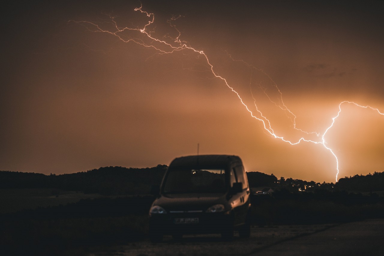 Die Woche beginnt in NRW mit einem Unwetter. (Symbolfoto)