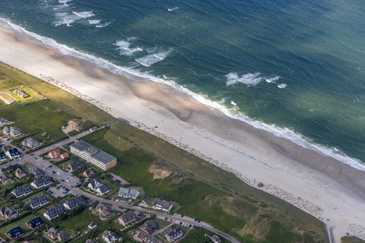 Als ein Mann bei seinem Urlaub an der Nordsee einen Blick auf das Meer warf, wurde er Zeuge eines beeindruckenden Naturerlebnisses. (Symbolbild)