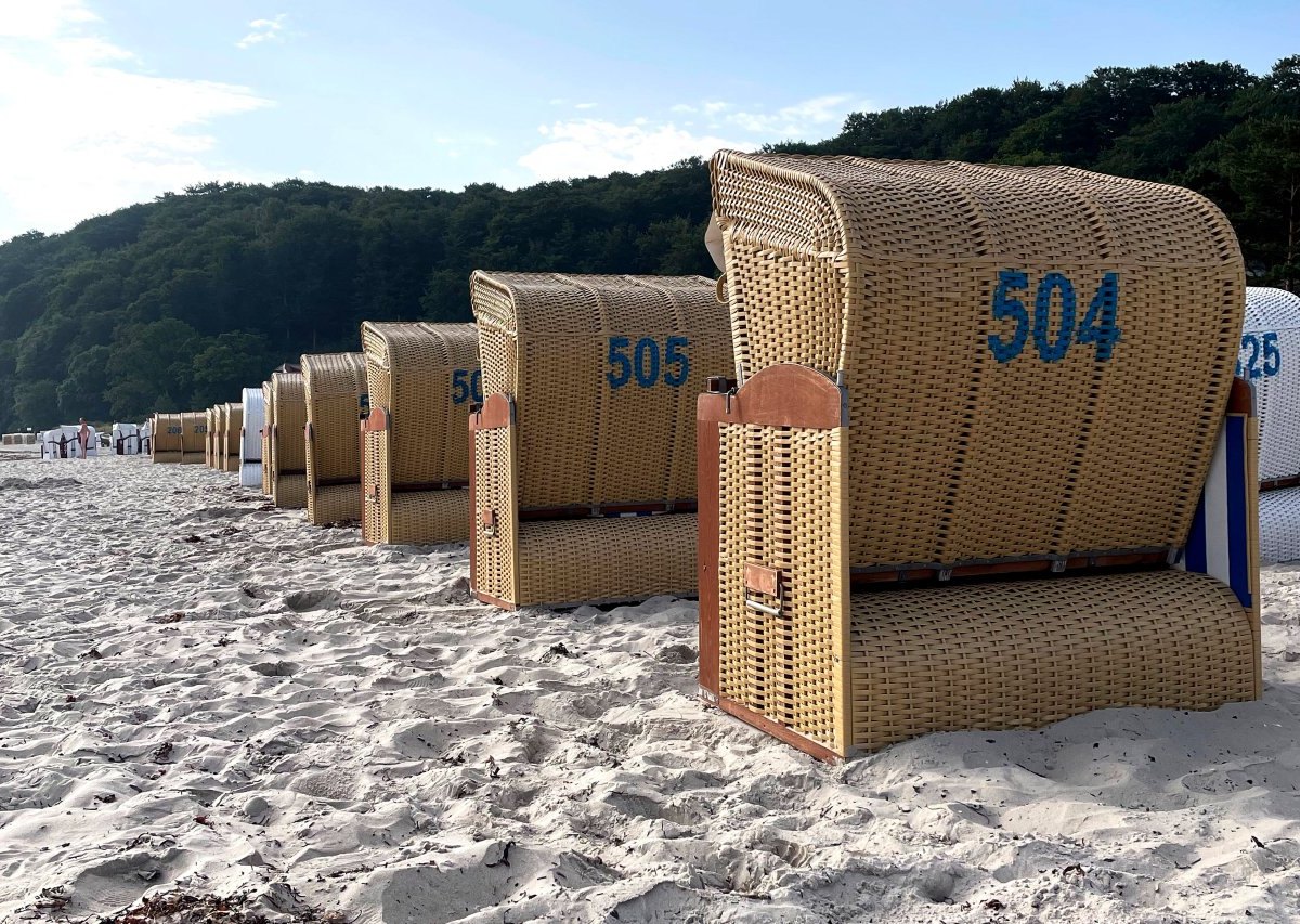 Urlaub an der Ostsee: Frau kehrt zum Strandkorb zurück. Was sie dann sieht, ärgert sich maßlos.