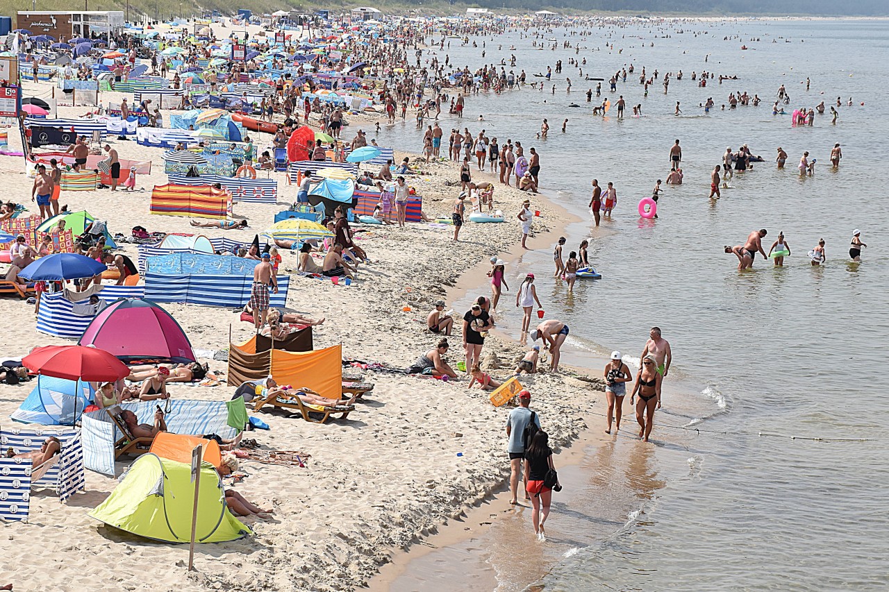 Urlaub an der Ostsee: Pärchen hat Sex am Strand (Symbolbild). 