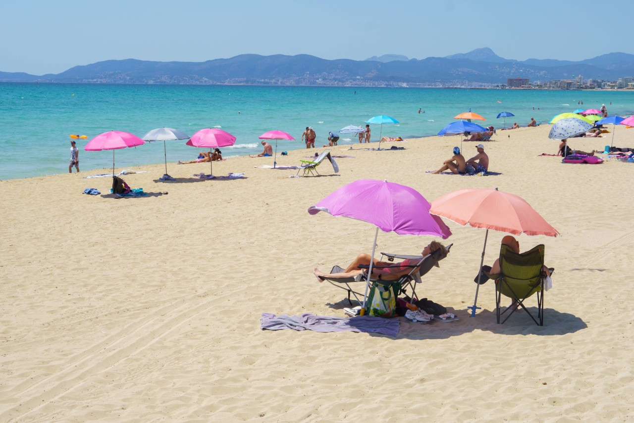 Urlaub auf Mallorca: Ein Bad im Meer endete für einen 19-Jährigen tödlich.