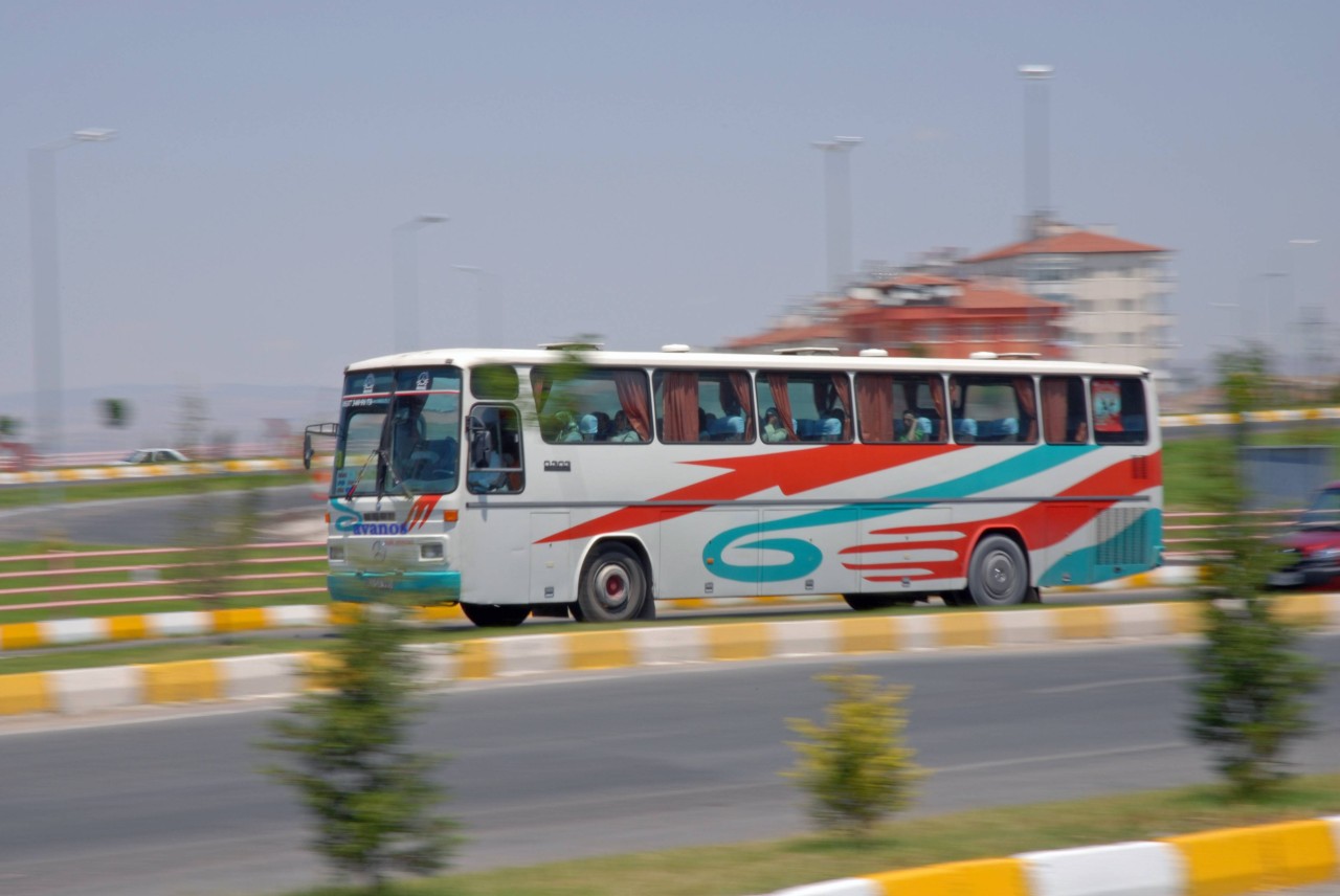 Urlaub in der Türkei: Als eine Frau aus dem Flieger steigt, wird sie von einem Bus zu einem falschen Hotel gebracht – und kommt da nicht wieder weg. (Symbolbild)