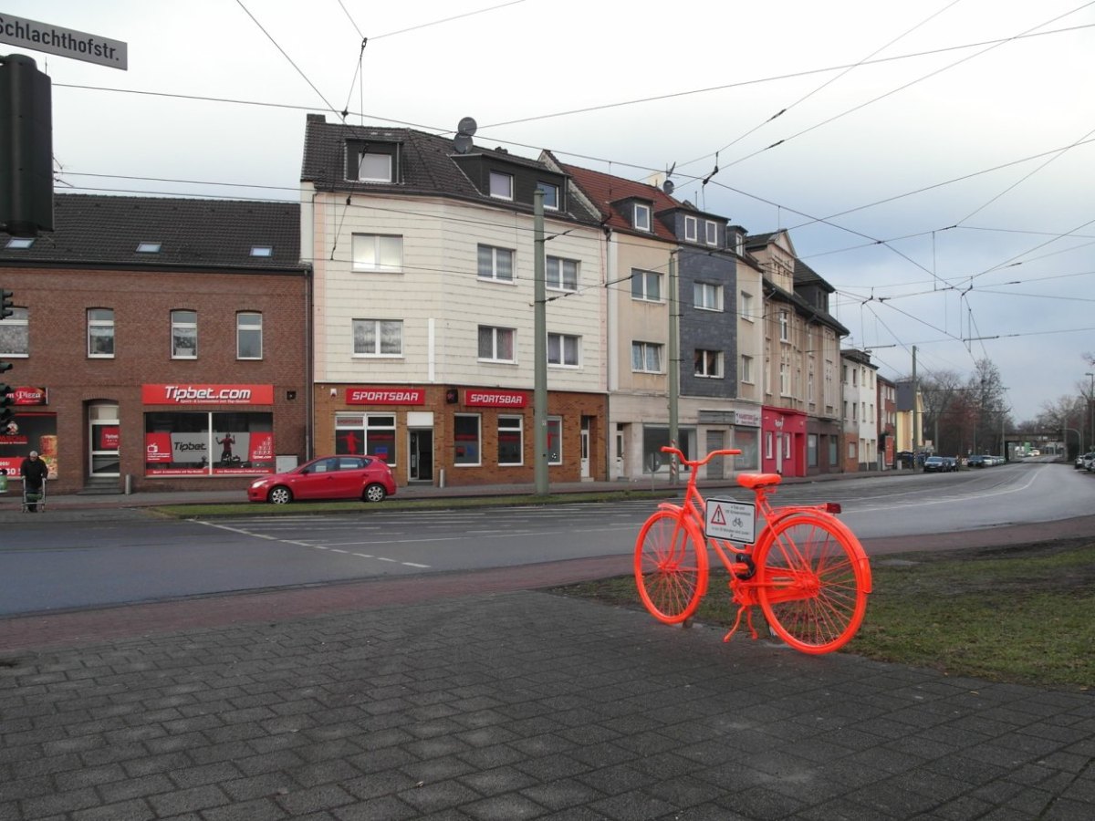 Warnfahrrad Schlachthofstraße in Obermarxloh