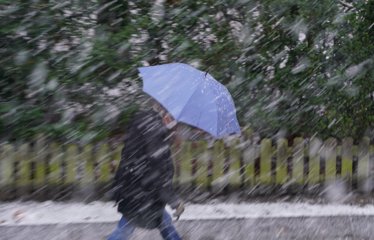 Das Wetter in NRW hält unangenehme Überraschungen für uns parat. (Symbolbild)