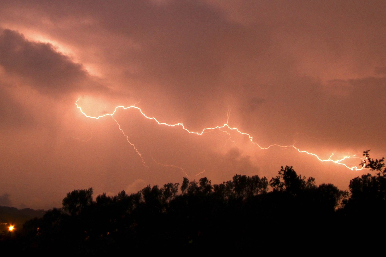 Wetter in NRW: Am Wochenende drohen neue Gewitter. (Symbolbild)