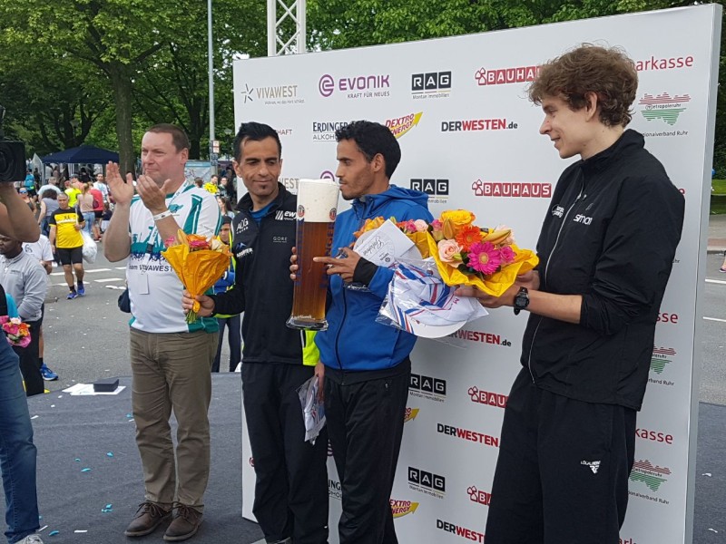 Abid Ezamzami gewinnt den Vivawest-Marathon.