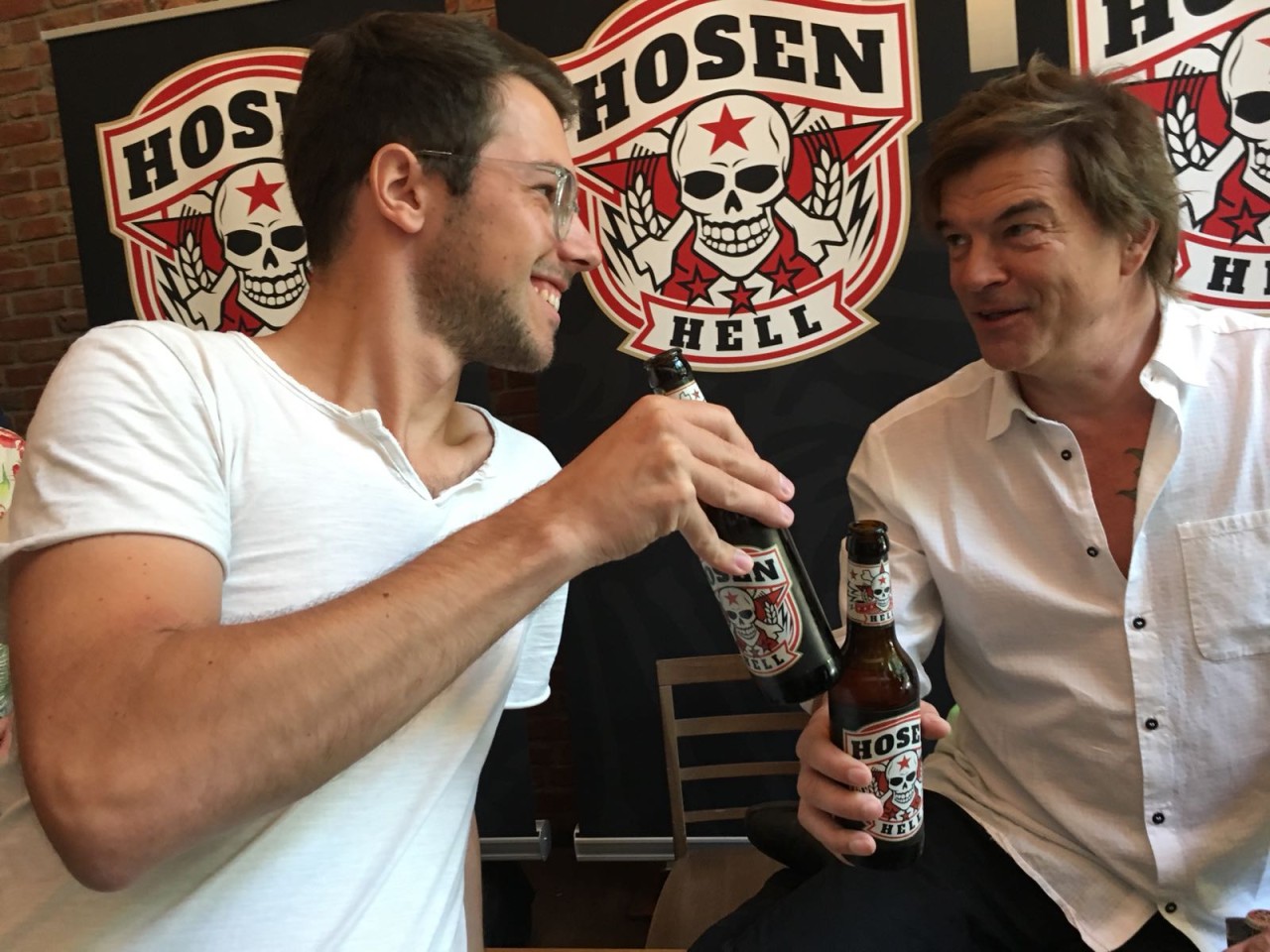 DER WESTEN-Reporter Dominik Göttker hat das Bier im Beisein von Campino getestet. 