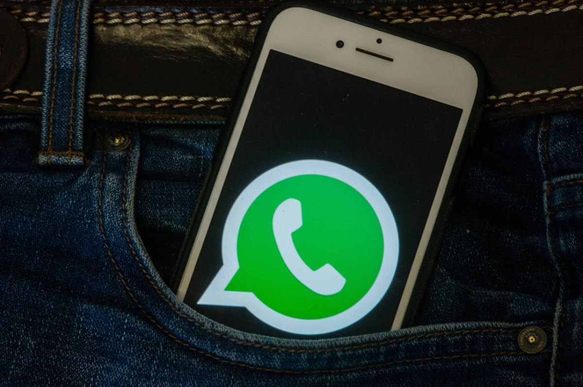 Whatsapp: Du hast eine Nachricht mit zwei Pfeilen bekommen? Dann ist hÃ¶chste Vorsicht angesagt!