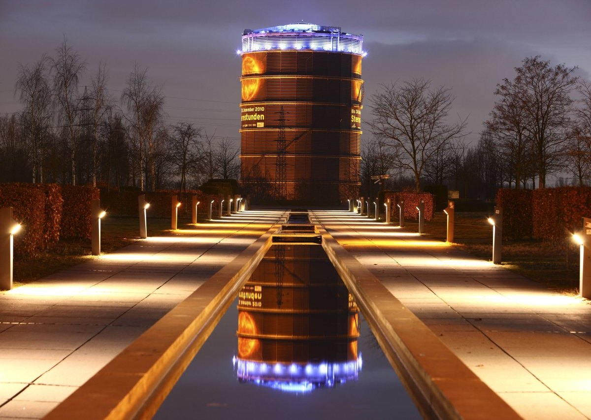 a Gasometer Oberhausen.jpg