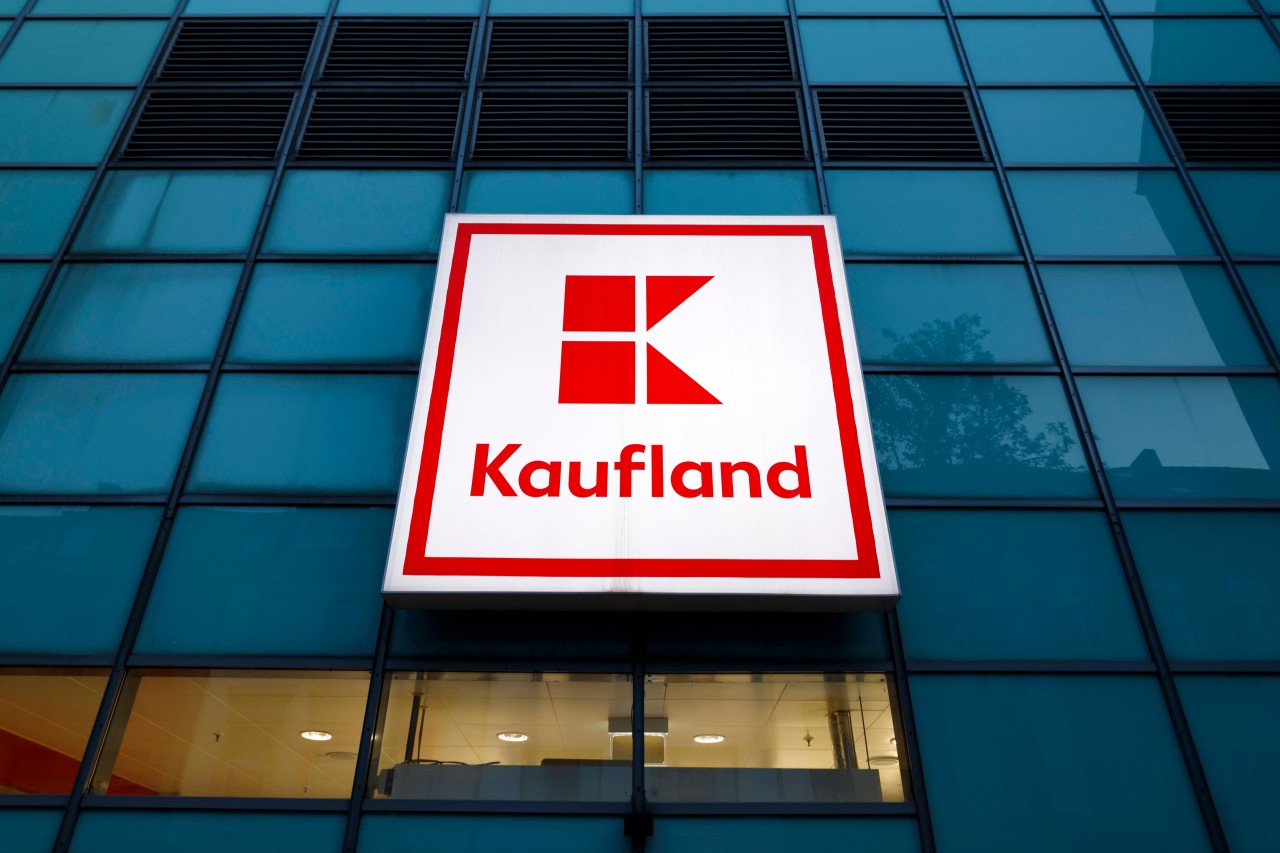 Kaufland: Mitarbeiter scherzt über eigenes Produkt – und erntet Lacher. (Archivbild)