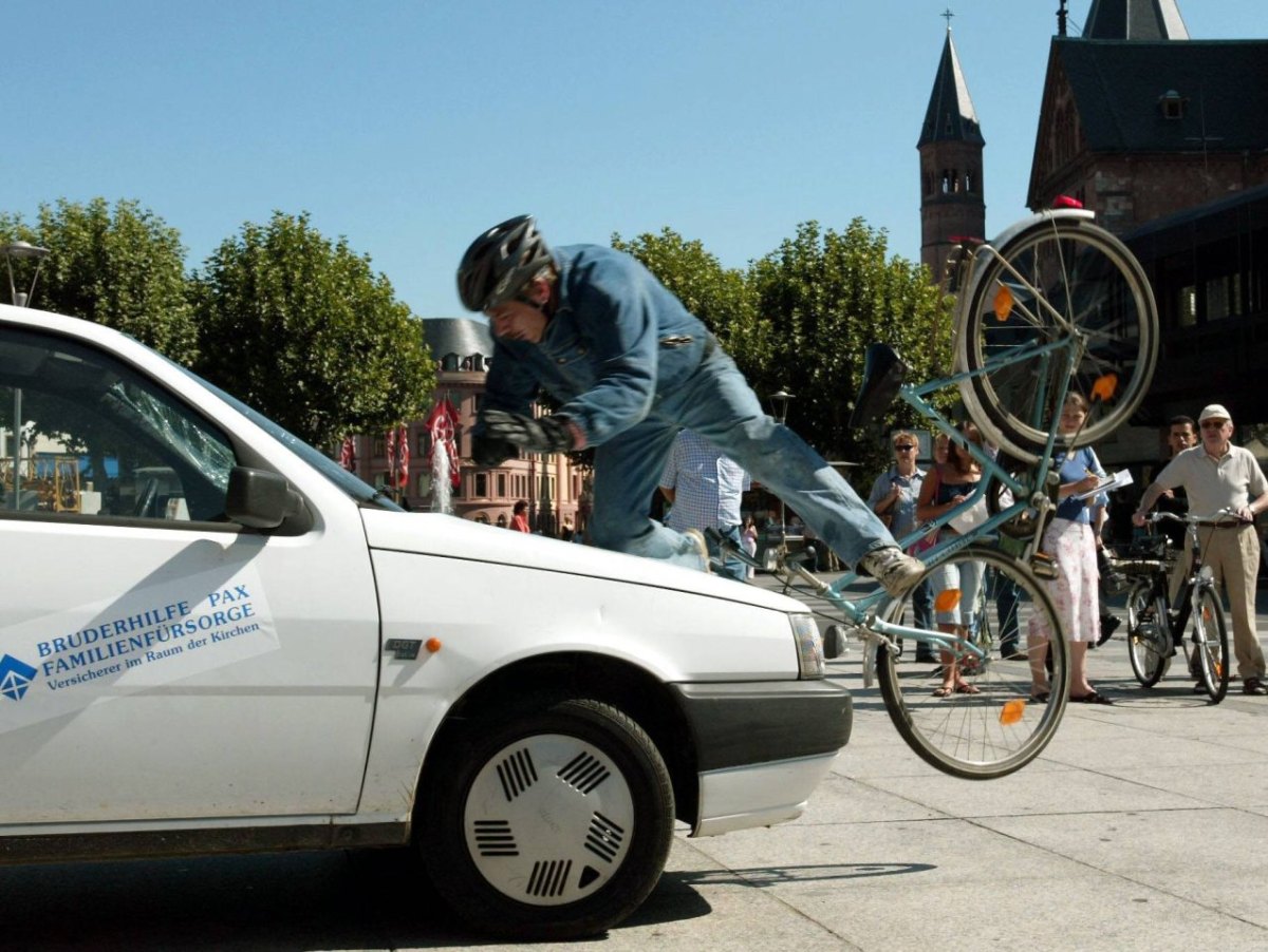 auto-fahrrad-umfahren.jpg