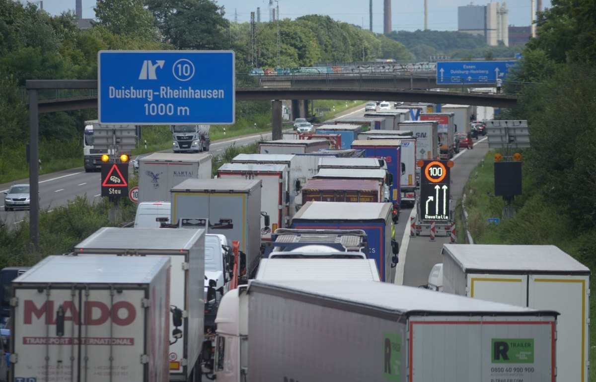 autobahn-stau.jpg