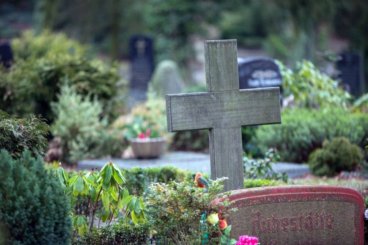 beerdigung-priester-kritisiert-selbstmord.jpg