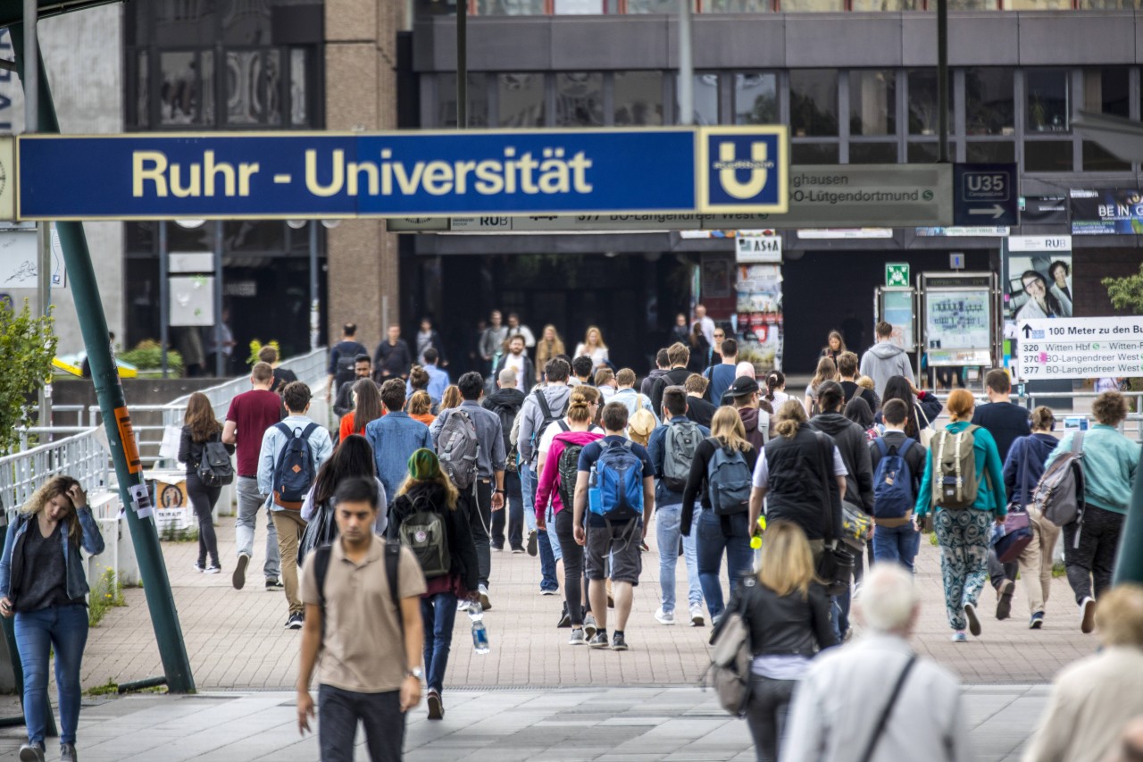 Bochum: Die Ruhruni zieht üblicherweise viele junge Menschen nach Bochum, im Corona-Jahr 2020 waren es allerdings deutlich weniger als sonst (Archivbild aus 2017)