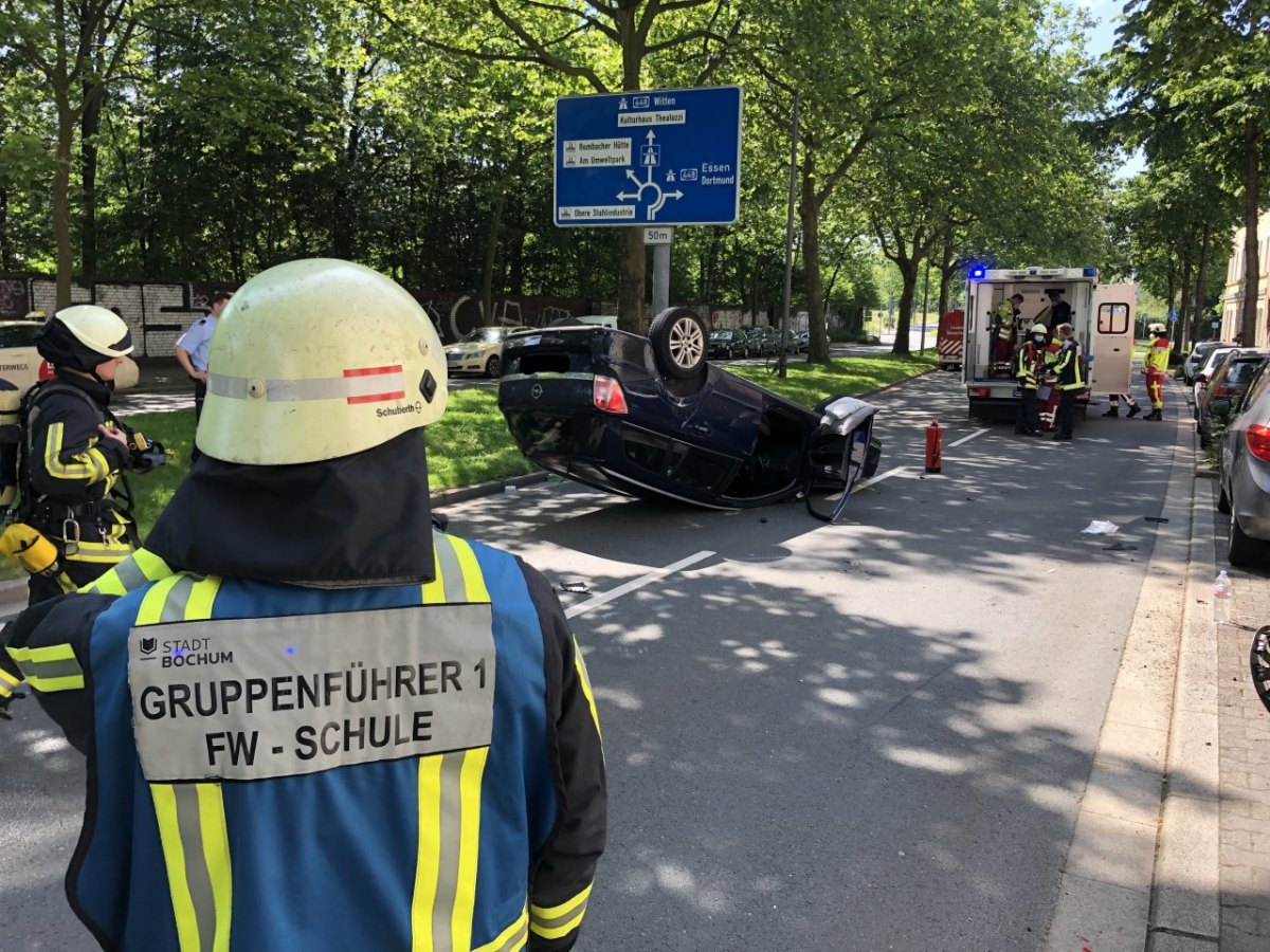 bochum unfall feuerwehr.jpg