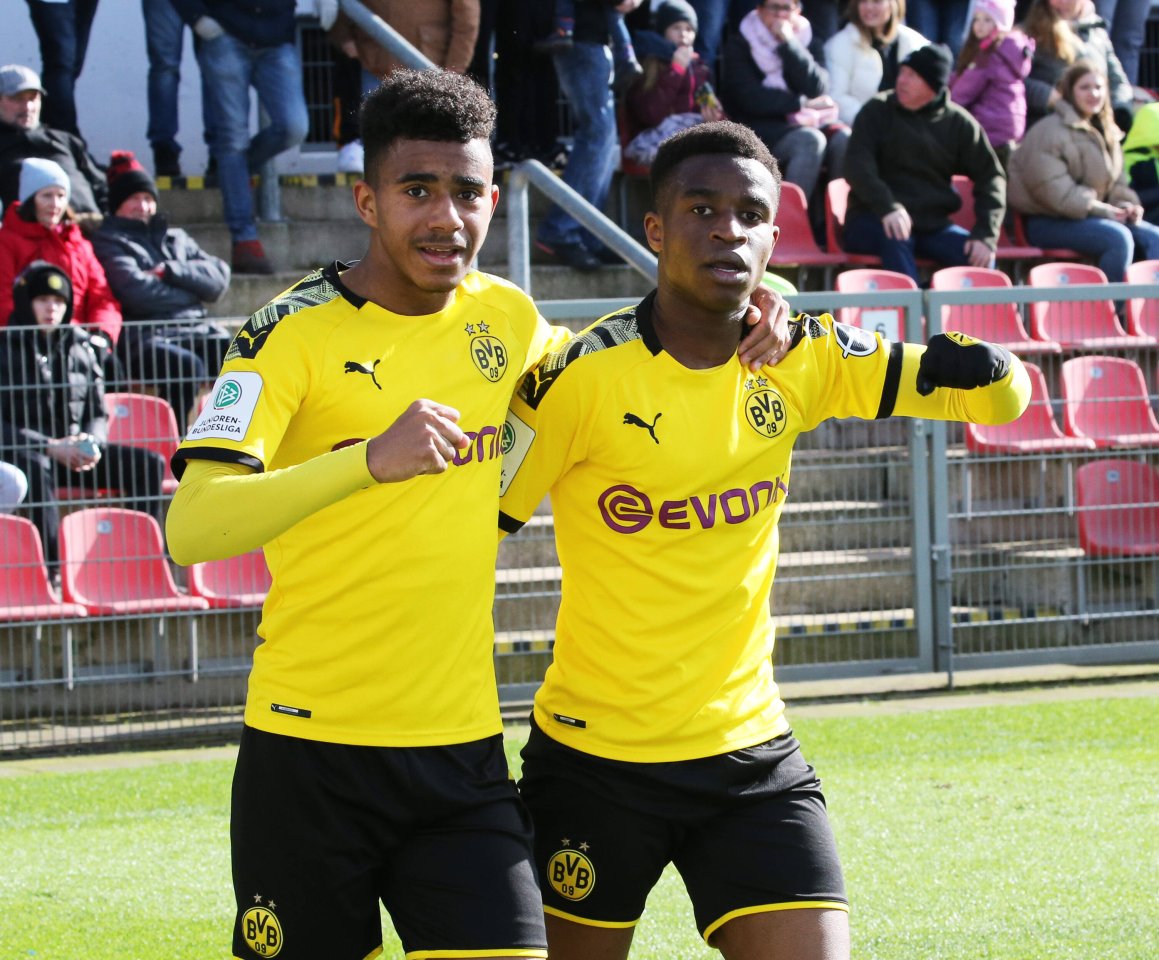 borussia-dortmund-knauff-moukoko