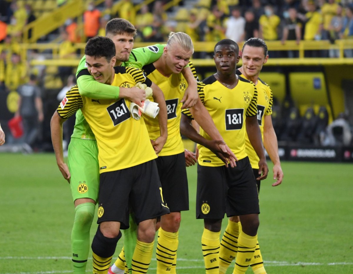 borussia-dortmund-moukoko.jpg