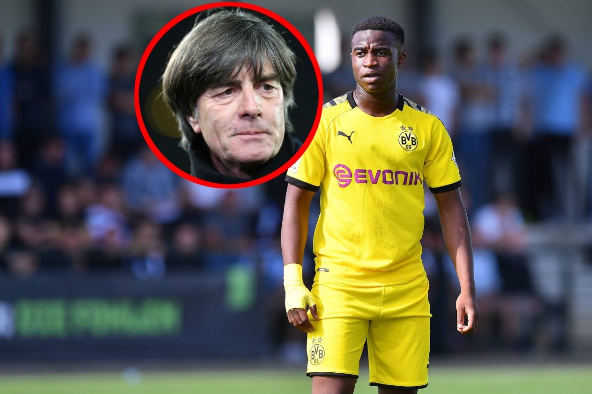 borussia-dortmund-moukoko-loew.jpg