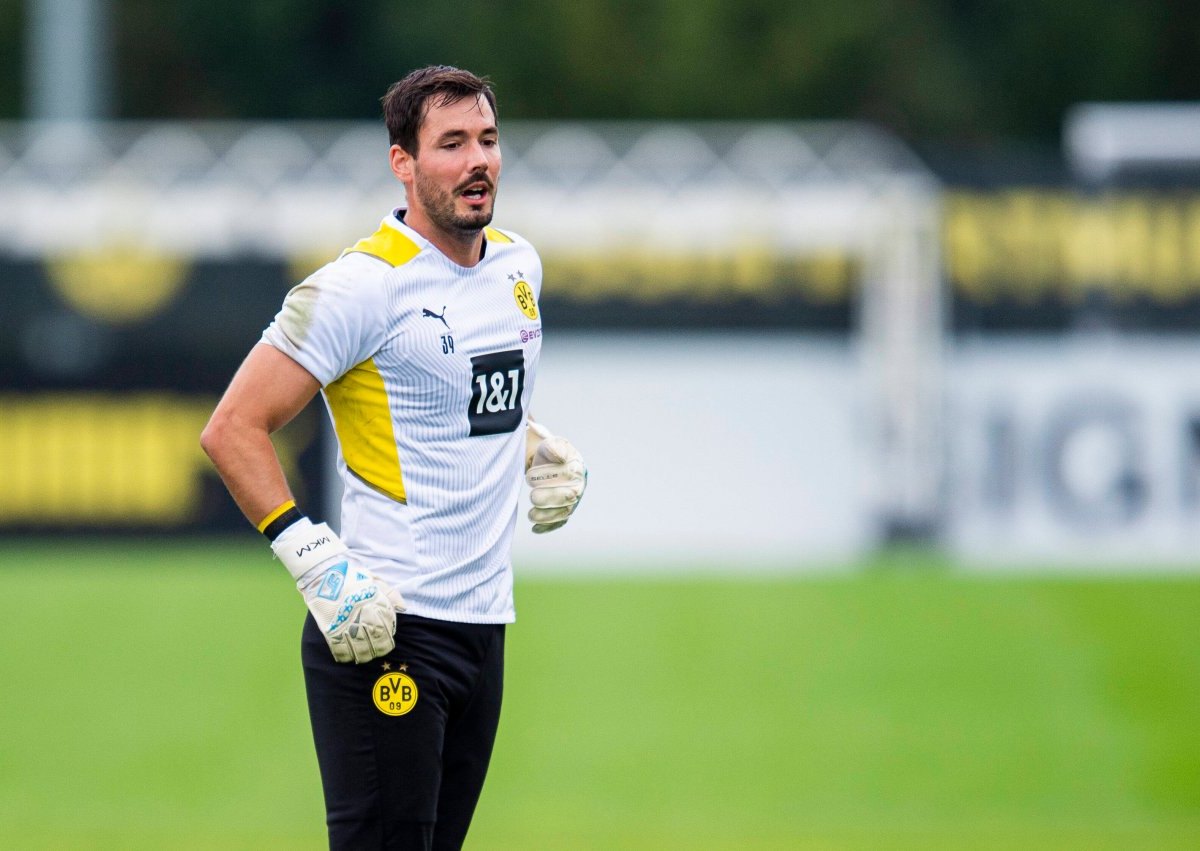 borussia-dortmund-roman-buerki.jpg