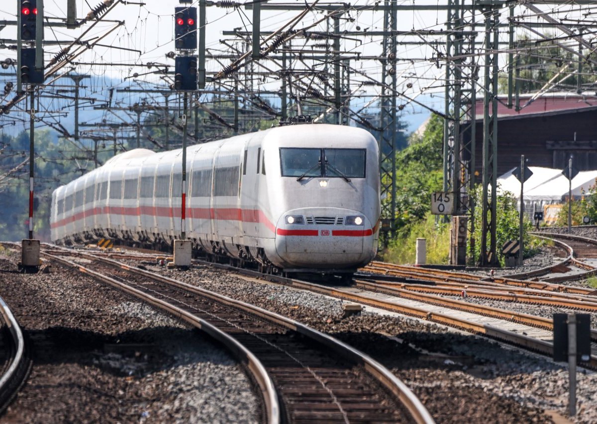 deutsche bahn zug.jpg