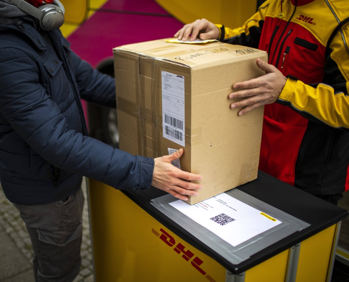 DHL hat eine irre Aktion gestartet, bei der Kunden ein Paket an einen völlig neuen Zielort verschicken können. (Symbolbild)