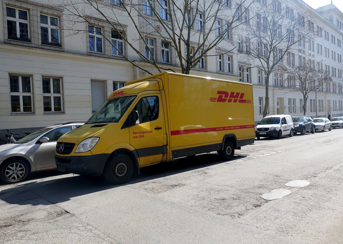 dhl transporter.jpg