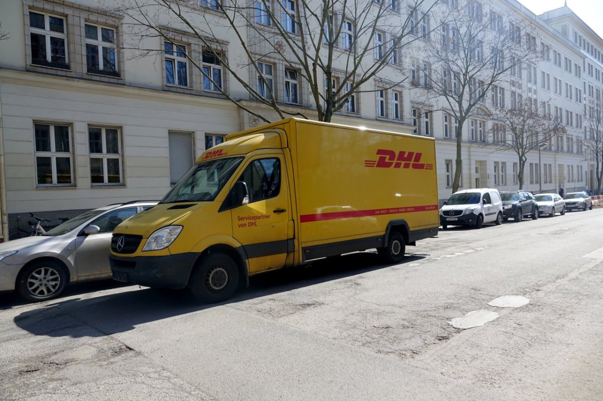 dhl transporter.jpg