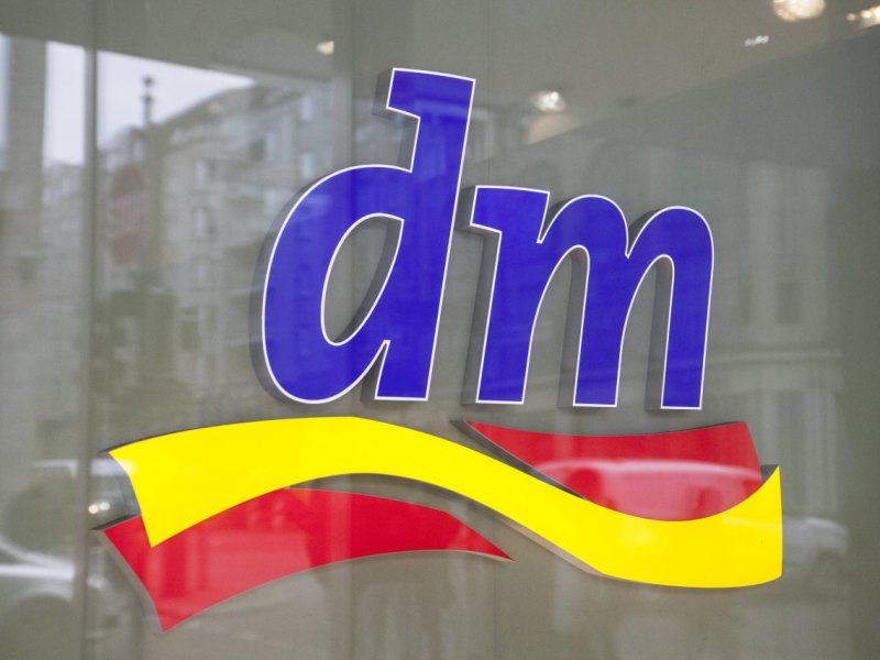 dm stellt sich Kritik