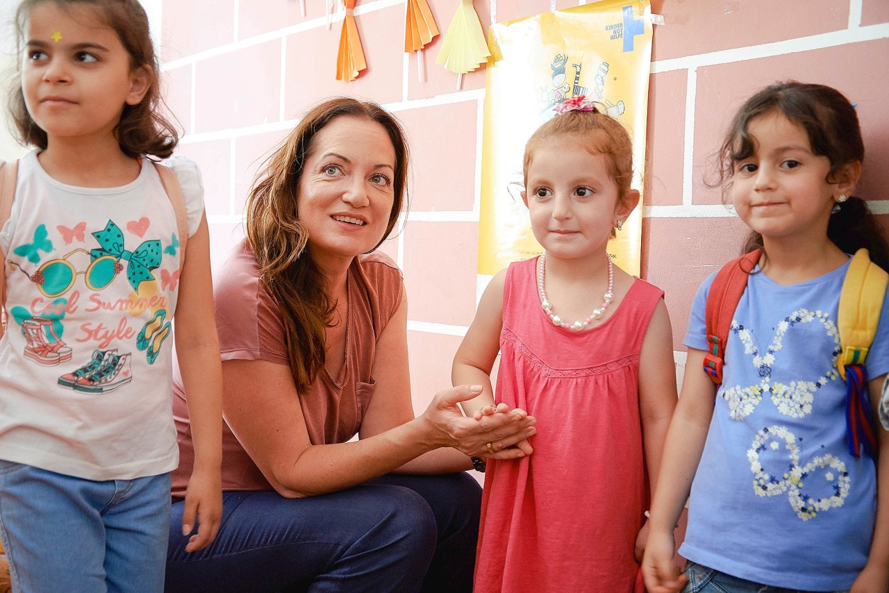 Natalia Wörner reiste im Juli 2018 mit der Kindernothilfe in den Libanon und besucht dort eine Schule für syrische Flüchtlingskinder..