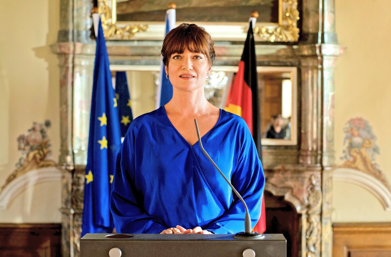 Als Diplomatin Karla Lorenz ist Natalia Wörner unter anderem in Prag unterwegs.