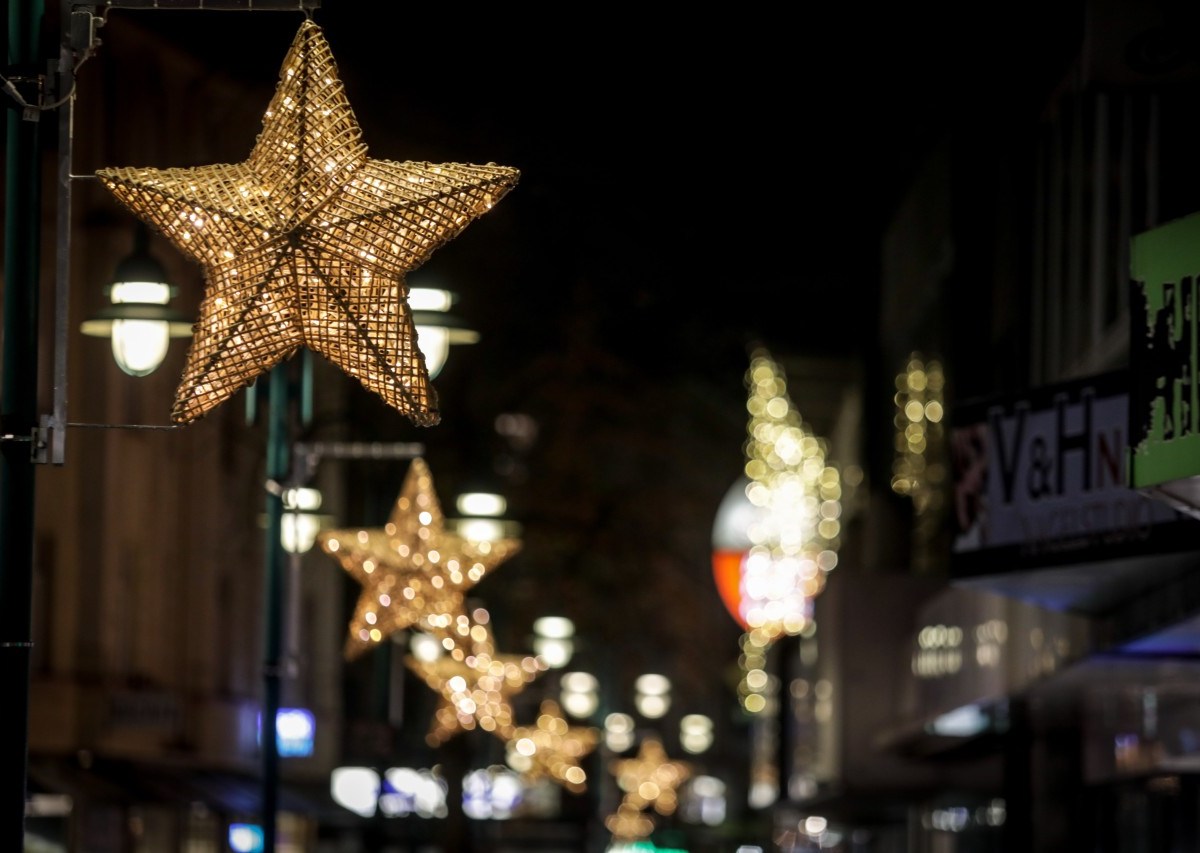 Der Duisburger Weihnachtsmarkt leuchtet.