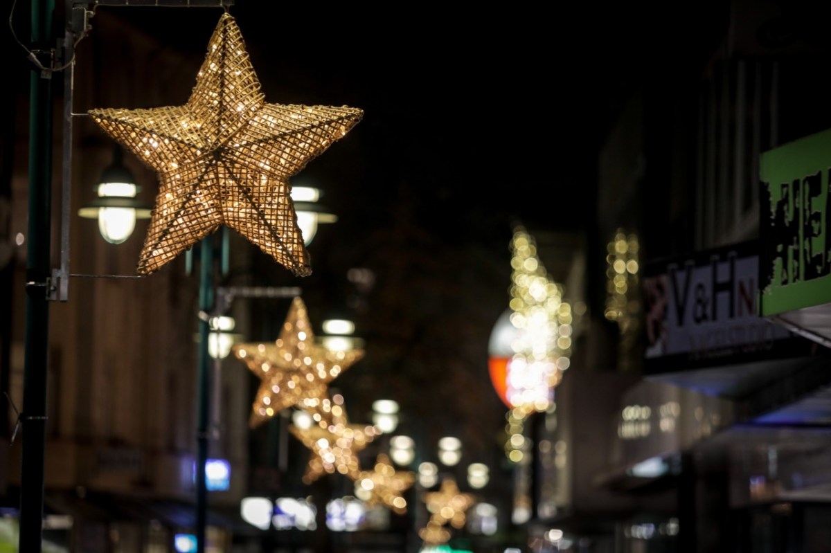 Der Duisburger Weihnachtsmarkt leuchtet.