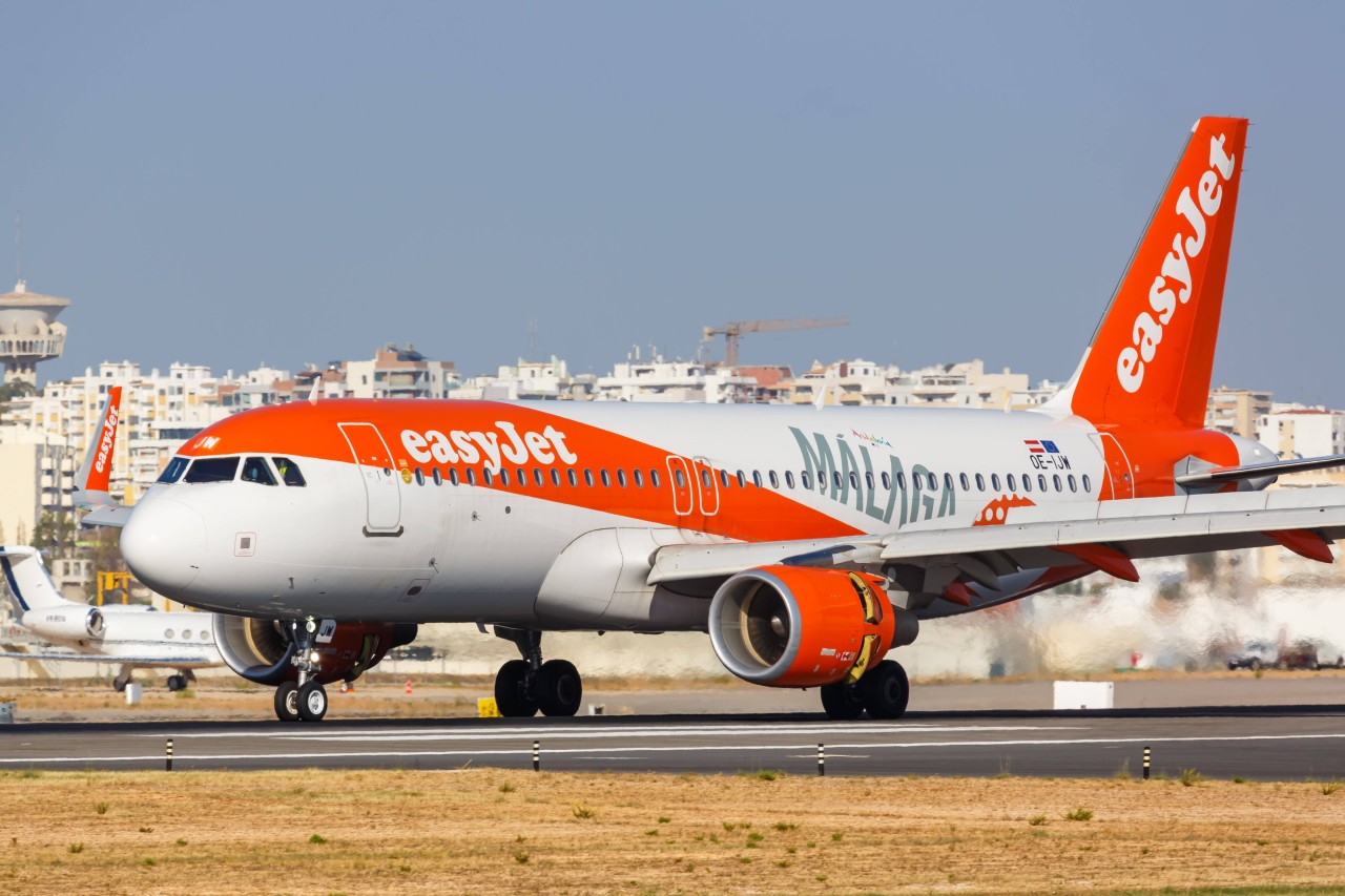 Die Fluggesellschaft Easyjet weitet sein Angebot für den Flughafen Köln/Bonn aus. (Archivbild)