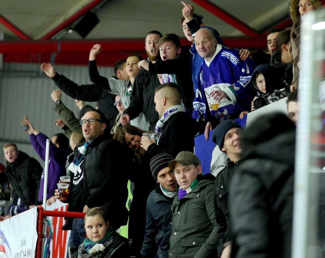 eishockey-moskitos-essen-herne-fans.jpg