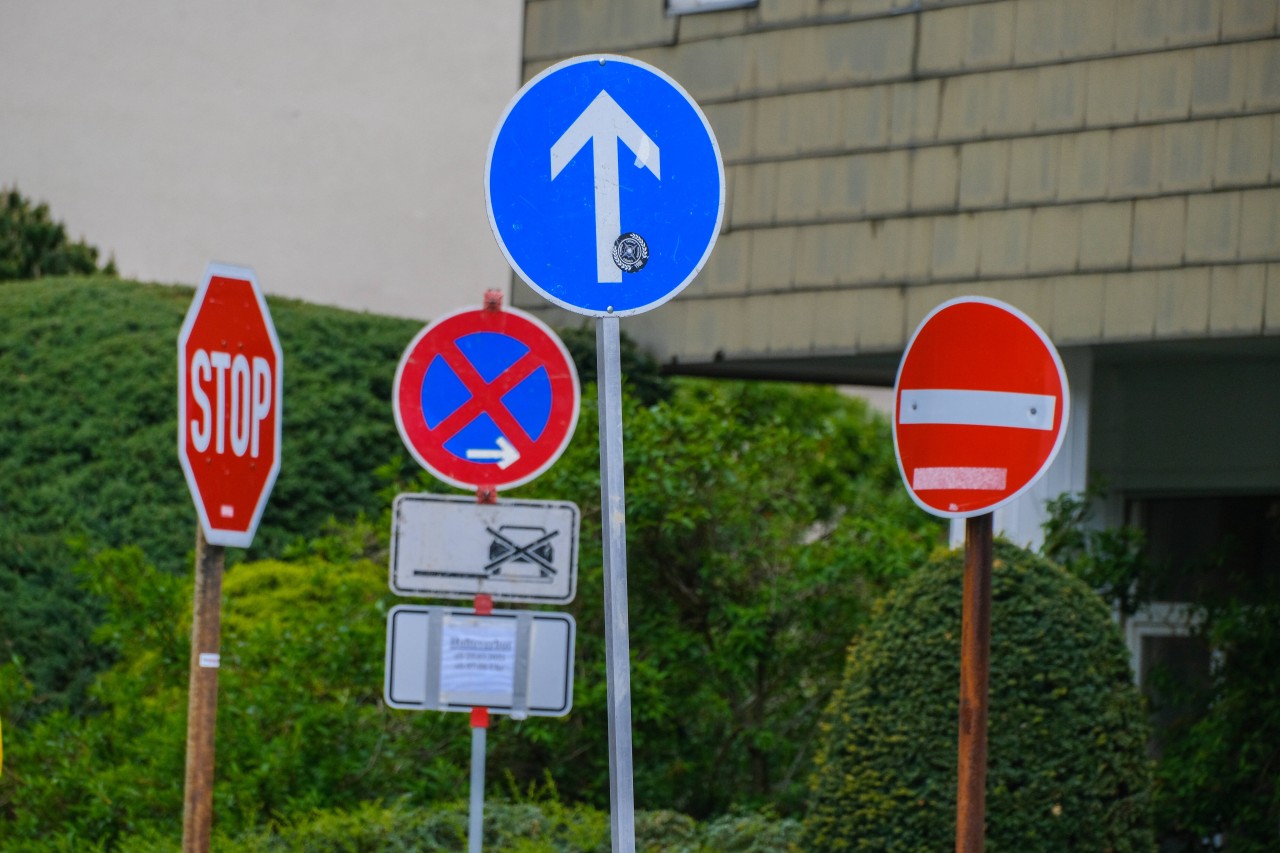 Essen: Deutschland ist für seine zahlreichen "Schilderwälder" bekannt. 