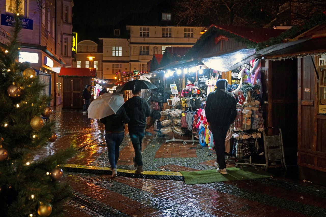 Viel los auf dem Weihnachtsmarkt in Essen. Norbert kann nur zuschauen