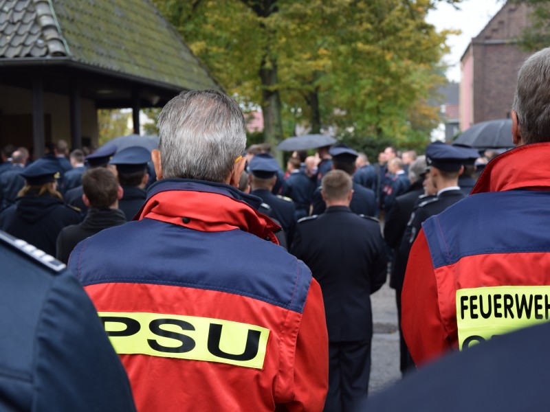 Auch PSU-Teams, zur psychologischen Betreuung waren auf dem Friedhof, um Trauerhilfe zu leisten.