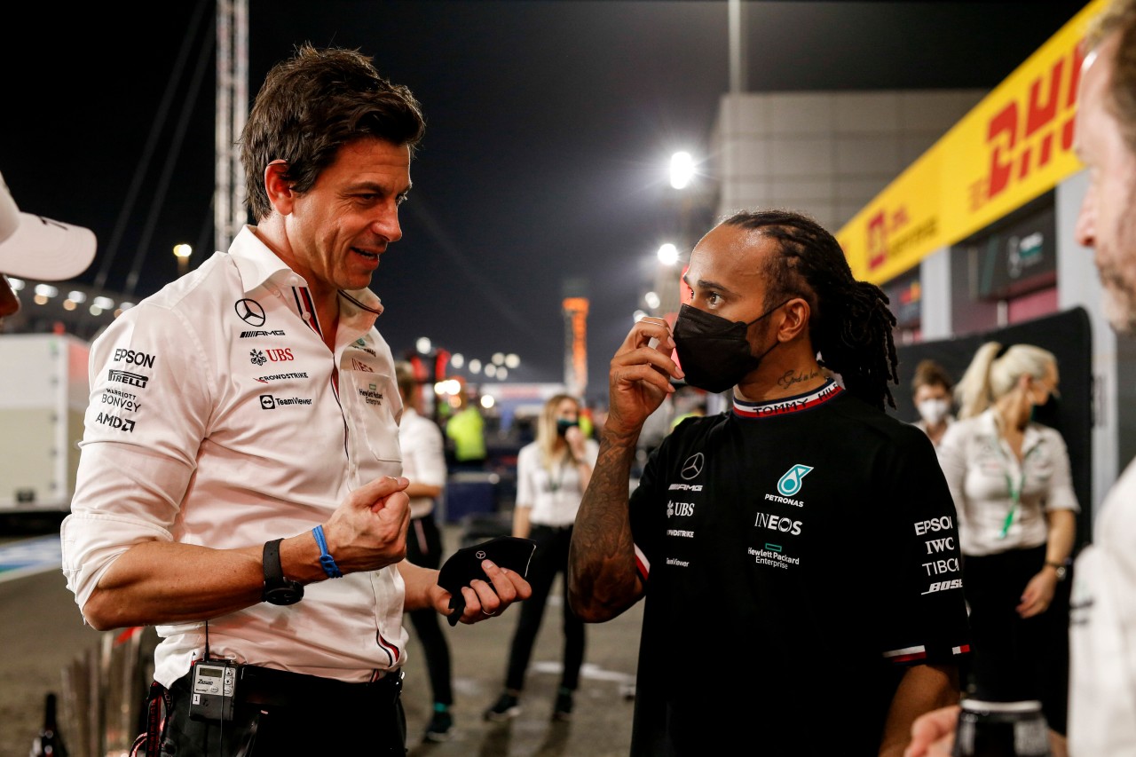 In der Formel 1 fordert Mercedes um Toto Wolff und Lewis Hamilton die Entlassung von Rennleiter Michael Masi.